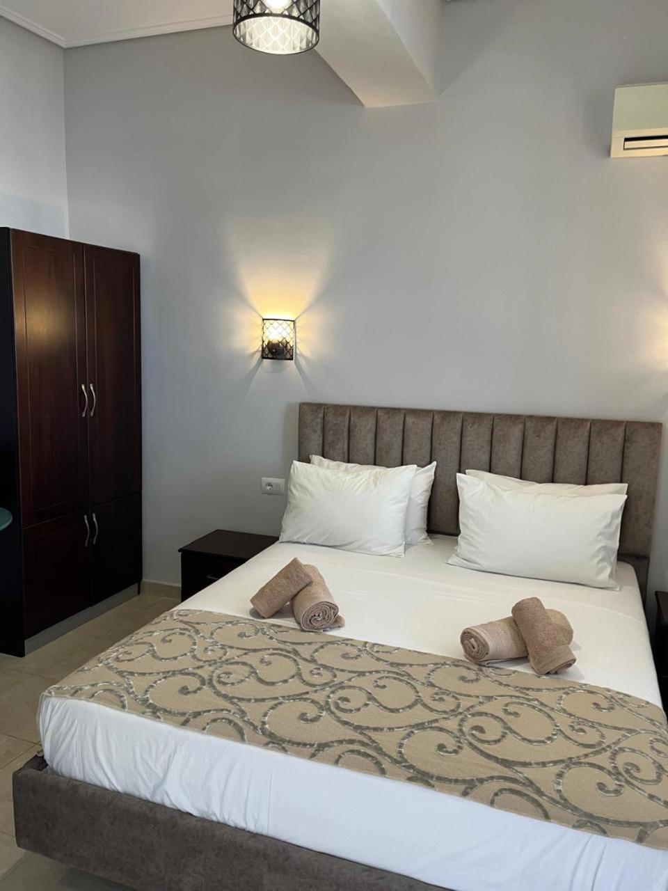 Bluemoon Suites Sarande Exterior photo